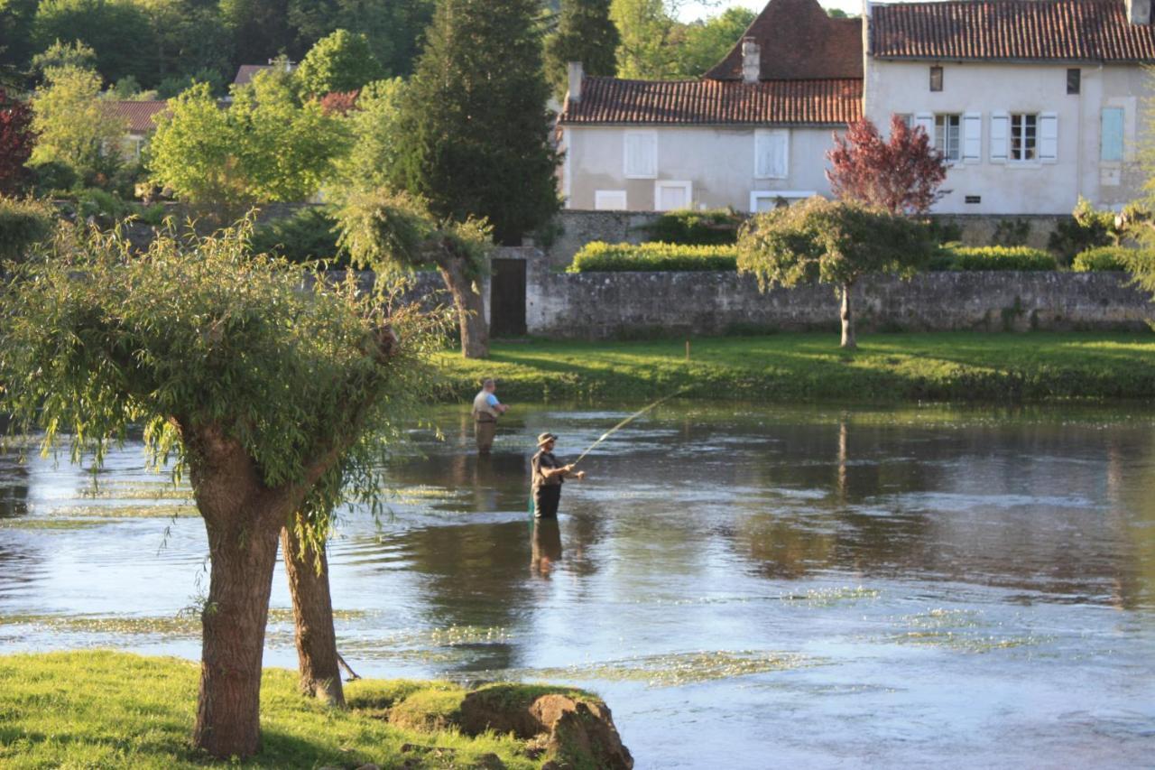 Hostellerie Les Griffons Bourdeilles Esterno foto