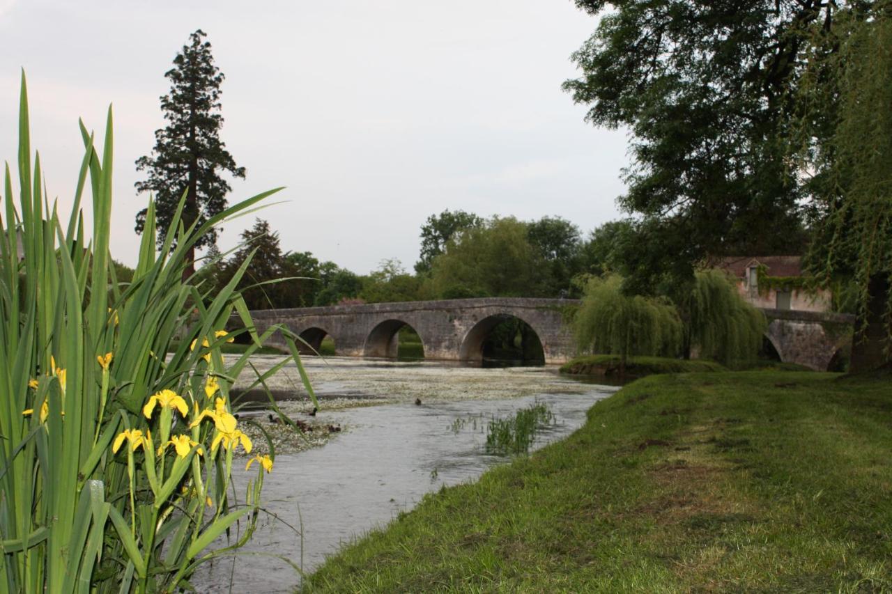 Hostellerie Les Griffons Bourdeilles Esterno foto