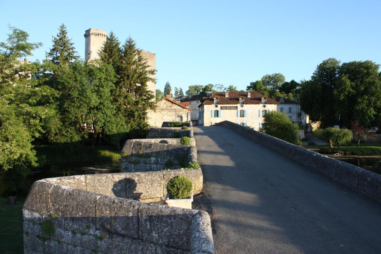 Hostellerie Les Griffons Bourdeilles Esterno foto